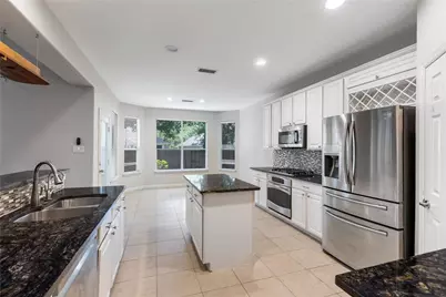 11 Belcarra Place, The Woodlands, TX 77382 - Photo 9