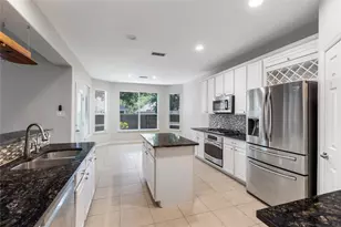 11 Belcarra Pl, The Woodlands, TX 77382 - Photo 9