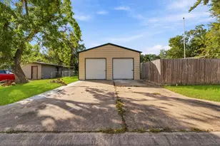 301 Azalea St, Lake Jackson, TX 77566 - Photo 25