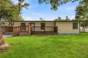 301 Azalea St, Lake Jackson, TX 77566 - Photo 17