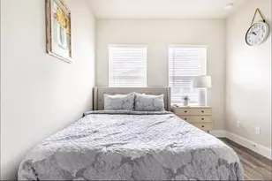 1740 Cove Cres Ct, Houston, TX 77055 - Photo 9