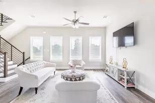 1740 Cove Cres Ct, Houston, TX 77055 - Photo 1