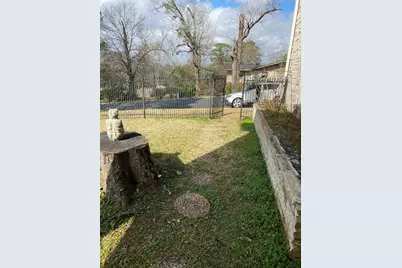 2002 Avenue O, Huntsville, TX 77340 - Photo 13
