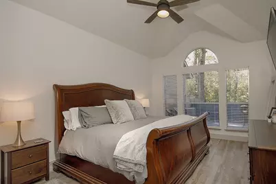 182 N Valley Oaks Circle, The Woodlands, TX 77382 - Photo 17