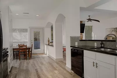 182 N Valley Oaks Circle, The Woodlands, TX 77382 - Photo 13
