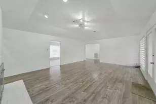 1823 Cherry Bend Dr, Houston, TX 77077 - Photo 23