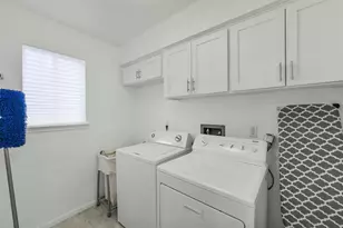 1823 Cherry Bend Dr, Houston, TX 77077 - Photo 17