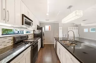 913 Saulnier St, Houston, TX 77019 - Photo 3