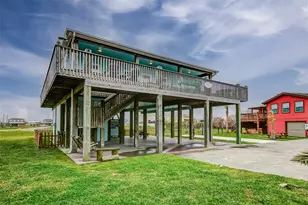 935 W Westview, Crystal Beach, TX 77650 - Photo 3