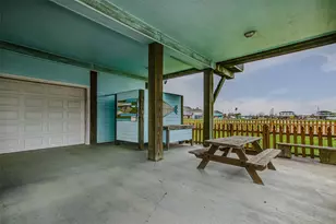 935 W Westview, Crystal Beach, TX 77650 - Photo 7