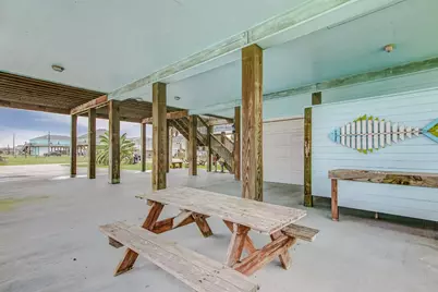 935 W Westview, Crystal Beach, TX 77650 - Photo 7