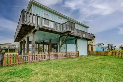 935 W Westview, Crystal Beach, TX 77650 - Photo 9