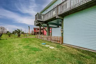 935 W Westview, Crystal Beach, TX 77650 - Photo 11