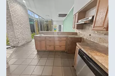 2106 Avenue L, Galveston, TX 77550 - Photo 9
