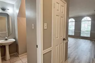 1365 El Camino Village Dr, Houston, TX 77058 - Photo 5