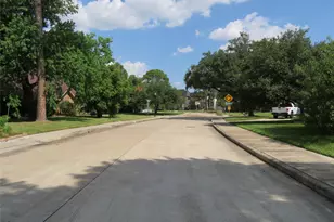 3807 Linkwood Dr, Houston, TX 77025 - Photo 19