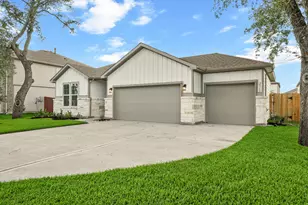 2513 16th St, Bay City, TX 77414 - Photo 3