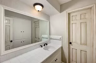 10727 Piping Rock Ln, Houston, TX 77042 - Photo 17