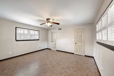 10727 Piping Rock Lane, Houston, TX 77042 - Photo 13