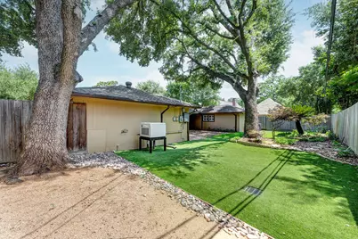 10727 Piping Rock Lane, Houston, TX 77042 - Photo 19