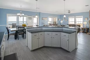 981 Dolly St, Gilchrist, TX 77617 - Photo 13