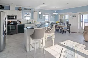 981 Dolly St, Gilchrist, TX 77617 - Photo 15