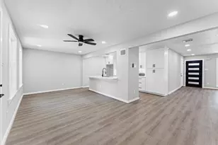 409 Midway Dr, Baytown, TX 77521 - Photo 3