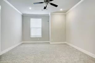 5802 E Post Oak Ln, Houston, TX 77055 - Photo 9