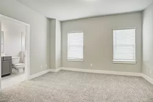 5802 E Post Oak Ln, Houston, TX 77055 - Photo 11