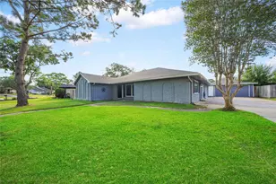 304 Old Bayou Dr, Dickinson, TX 77539 - Photo 1