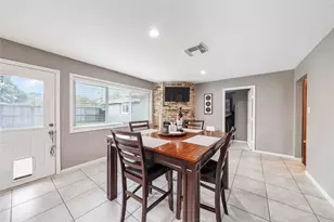 304 Old Bayou Dr, Dickinson, TX 77539 - Photo 11