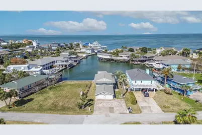 16542 E Bayside Way, Galveston, TX 77554 - Photo 1