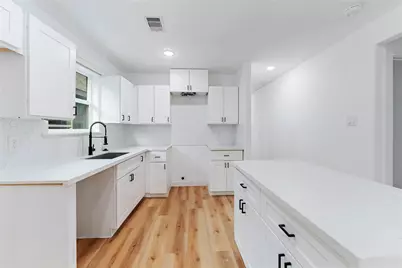 9326 Firnat Street, Houston, TX 77016 - Photo 5