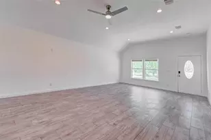 9811 Kerr St, Houston, TX 77029 - Photo 3