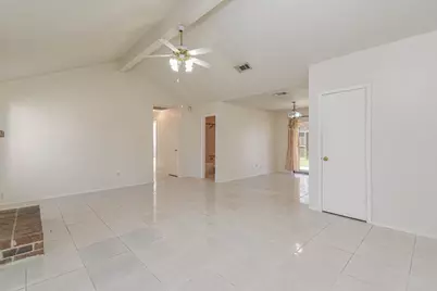 10927 Spanish Grant Drive, Sugar Land, TX 77498 - Photo 5