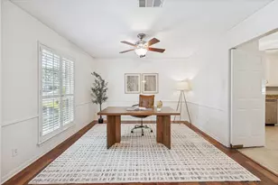 7902 Windswept Ln, Houston, TX 77063 - Photo 11