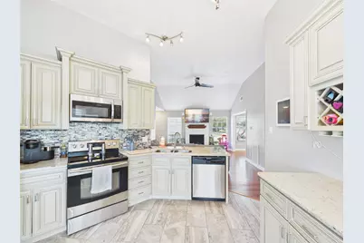 8403 Lazy Brook Lane, La Porte, TX 77571 - Photo 15