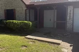 12807 Crow Valley Ln, Houston, TX 77099 - Photo 3