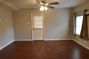 715 E 43rd St, Houston, TX 77022 - Photo 11