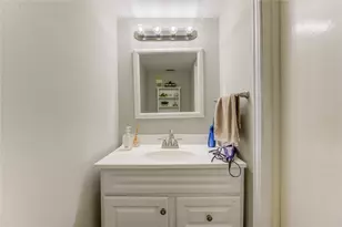 10372 Briar Forest Dr, Houston, TX 77042 - Photo 9