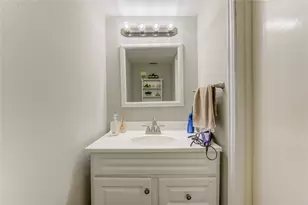 10372 Briar Forest Dr, Houston, TX 77042 - Photo 9