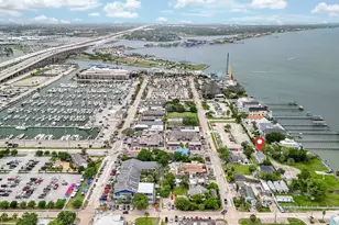 704 6th St, Kemah, TX 77565 - Photo 37