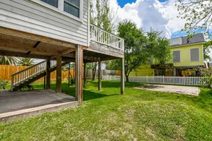 704 6th St, Kemah, TX 77565 - Photo 29
