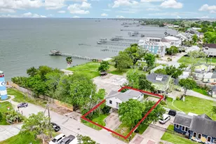 704 6th St, Kemah, TX 77565 - Photo 35