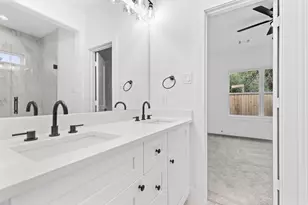 8403 Sunnyhill St, Houston, TX 77088 - Photo 9