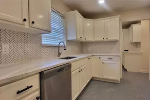1902 Amy Dr, Baytown, TX 77520 - Photo 9