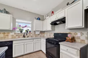 915 Highland Woods Dr, Highlands, TX 77562 - Photo 17