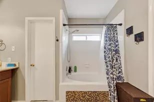 915 Highland Woods Dr, Highlands, TX 77562 - Photo 29