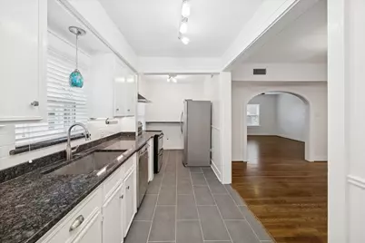 1937 W McKinney #1937, Houston, TX 77019 - Photo 3