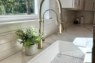 211 Garden W, Conroe, TX 77304 - Photo 17